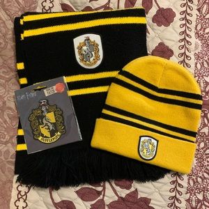 Hufflepuff Scarf, Hat, & Patch
